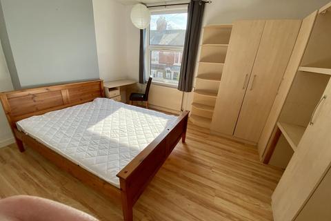 5 bedroom terraced house to rent, Clarendon Park Road, Leicester LE2