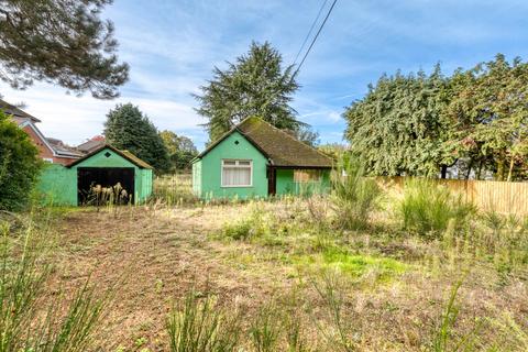 2 bedroom detached bungalow for sale, Sheerlands Road, Reading RG2