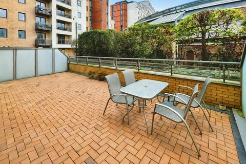 2 bedroom flat to rent, Admiral Court, Brewery Wharf, 8 Bowman Lane, Leeds, LS10