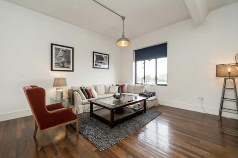 2 bedroom flat for sale, Stanley Gardens, London W3