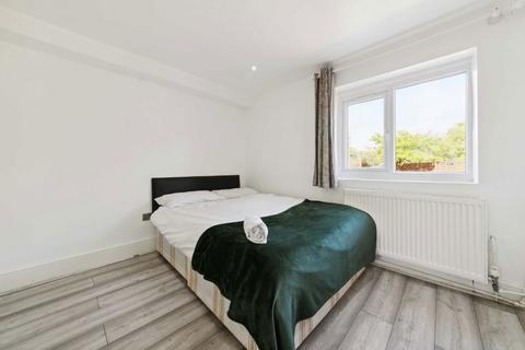 3 bedroom flat for sale, Highfield Road, London W3