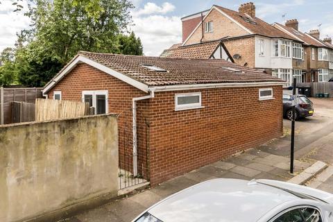 1 bedroom bungalow for sale, Barlow Road, London W3