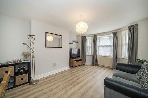 1 bedroom flat for sale, Leamington Park, London W3