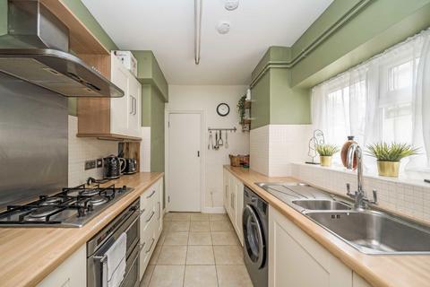 4a Leamington Park, London, W3 6TJ