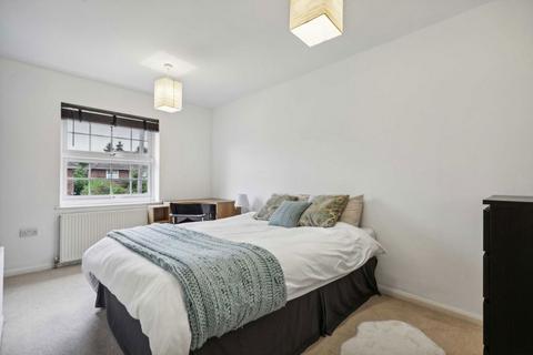 15 Alwyn Gardens, London, W3 0JH
