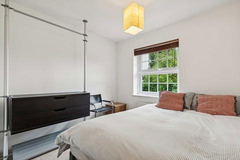 15 Alwyn Gardens, London, W3 0JH