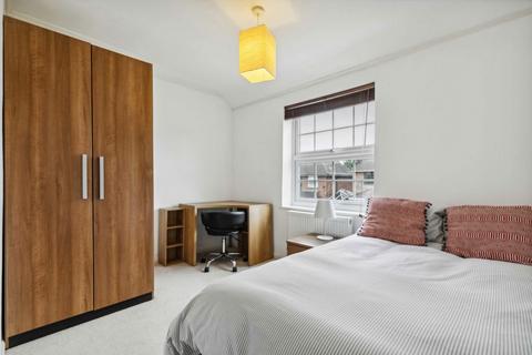 15 Alwyn Gardens, London, W3 0JH