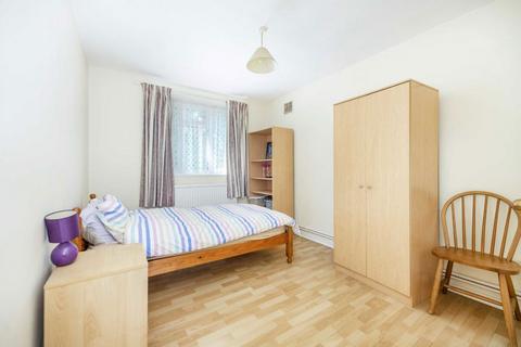 3 bedroom flat for sale, Oak Way, London W3