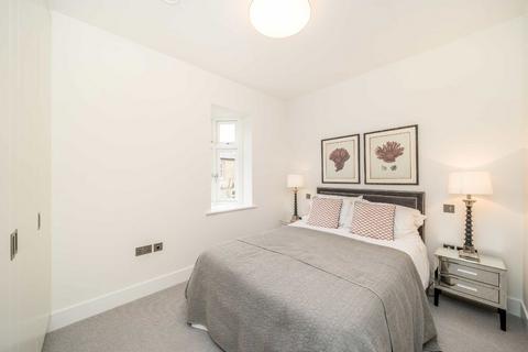 2 bedroom flat for sale, Twyford Avenue, London W3