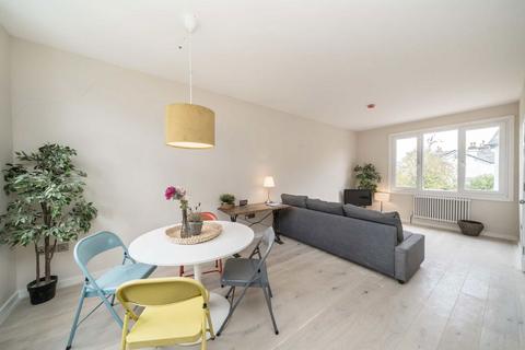 2 bedroom flat for sale, Cumberland Park, London W3