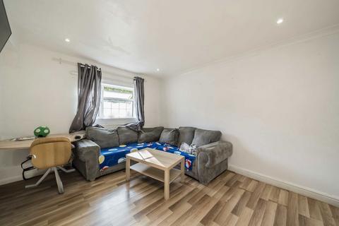 3 bedroom flat for sale, Highfield Road, London W3