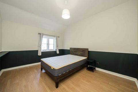 2 bedroom flat for sale, Cumberland Park, London W3