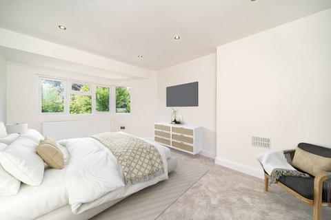 186 Gunnersbury Avenue, London, W3 8LB