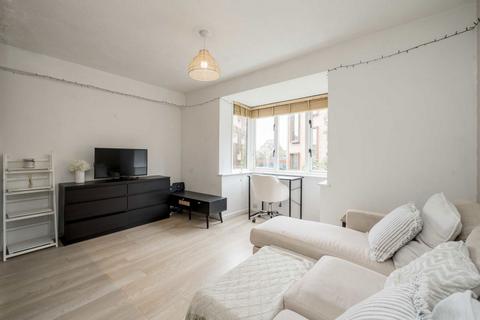 1 bedroom flat for sale, Cotton Avenue, London W3