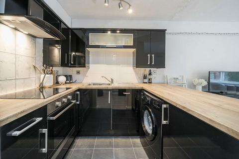 1 bedroom flat for sale, Cotton Avenue, London W3