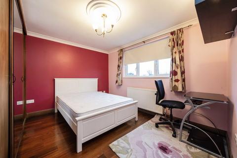 31 Vyner Road, London, W3 7LY