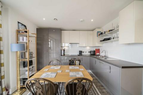 1 bedroom flat for sale, Hoopers Mews, London W3