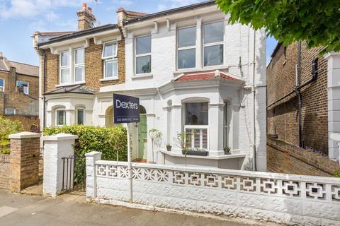 2 bedroom flat for sale, Birkbeck Avenue, London W3