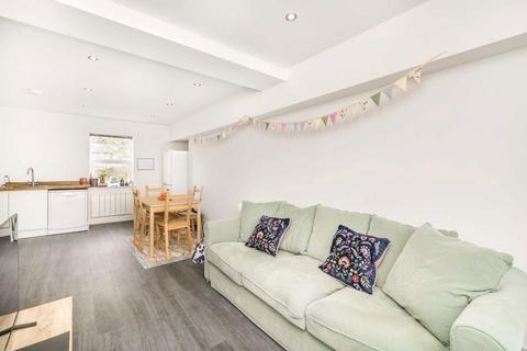 2 bedroom flat for sale, Berrymead Gardens, London W3