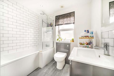 2 bedroom flat for sale, Berrymead Gardens, London W3