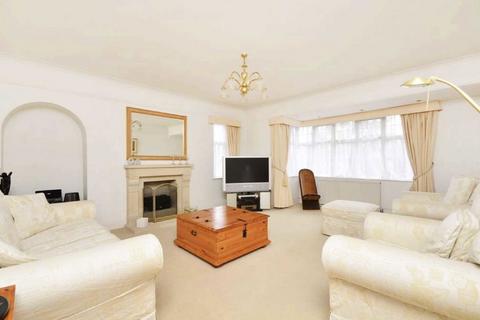 2 bedroom flat to rent, Queens Drive, London W3