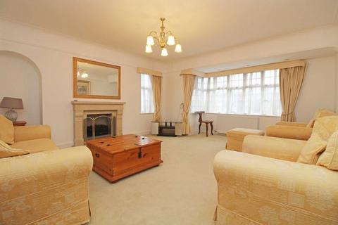 2 bedroom flat to rent, Queens Drive, London W3