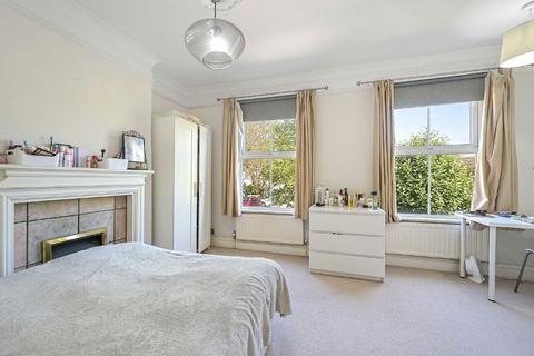 3 bedroom flat for sale, Avenue Road, London W3