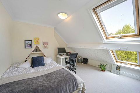 3 bedroom flat for sale, Avenue Road, London W3