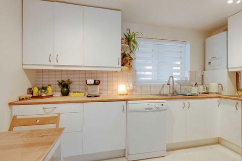 1 bedroom flat for sale, Abbeyfields Close, London NW10