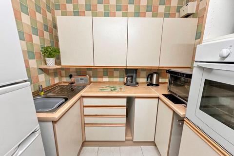 1 bedroom flat for sale, 12 Homesarum House, 49 Wilton Road, Salisbury, Wiltshire, SP2 7HS