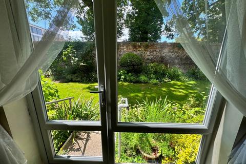 1 bedroom flat for sale, 12 Homesarum House, 49 Wilton Road, Salisbury, Wiltshire, SP2 7HS