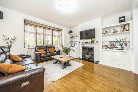 4 bedroom terraced house to rent, Broomwood Road, London SW11