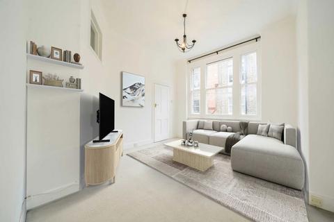 2 bedroom flat to rent, Lurline Gardens, London SW11