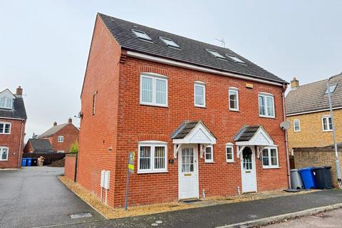 3 bedroom semi-detached house to rent, Gapstile Close, Desborough, Kettering