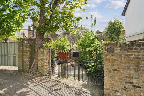 28 Lansdowne Lane, London, SE7 8TJ