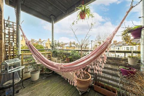 2 bedroom flat for sale, Victoria Way, London SE7