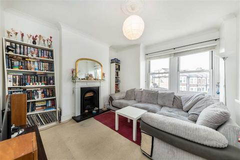 3 bedroom flat for sale, Wyndcliff Road, London SE7