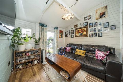 2 bedroom flat for sale, Gurdon Road, London SE7