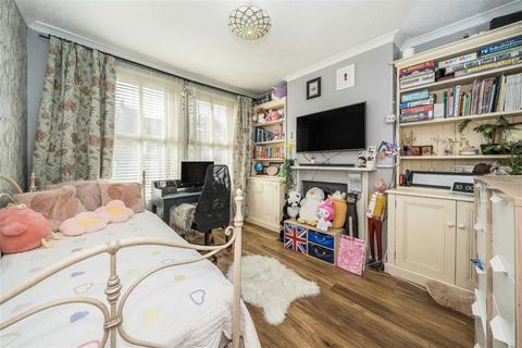 2 bedroom flat for sale, Gurdon Road, London SE7