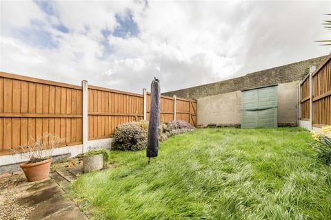 3 bedroom terraced house for sale, The Birches, London SE7