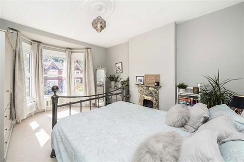 4 bedroom semi-detached house for sale, Little Heath, London SE7