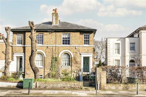 2 bedroom flat for sale, Shooters Hill Road, London SE3