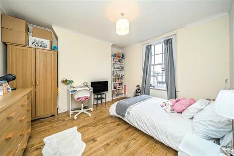 2 bedroom flat for sale, Shooters Hill Road, London SE3