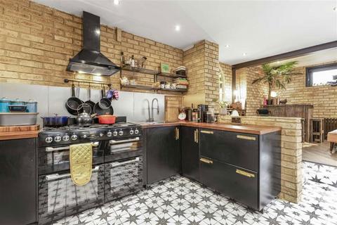 3 bedroom terraced house for sale, Piedmont Road, London SE18