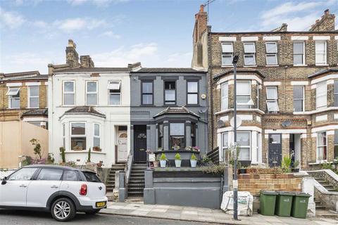 3 bedroom terraced house for sale, Piedmont Road, London SE18