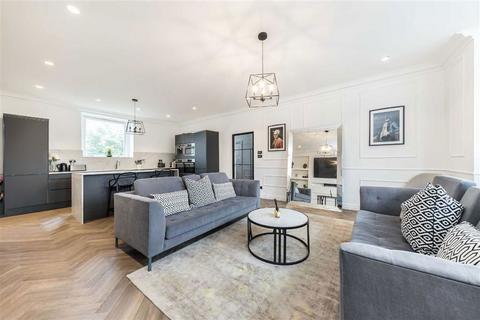 3 bedroom flat for sale, Shooters Hill Road, London SE3