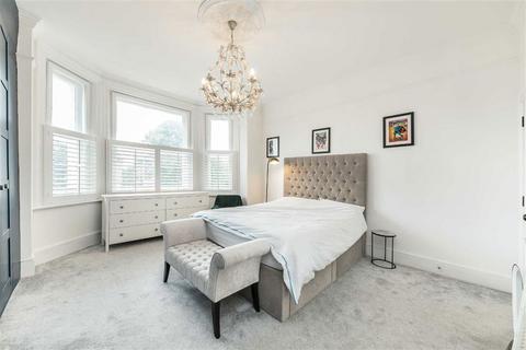 3 bedroom flat for sale, Shooters Hill Road, London SE3