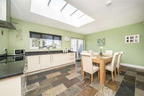 17 Broad Walk, London, SE3 8NE