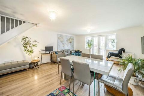 3 bedroom terraced house for sale, Elizabeth Fry Place, London SE18