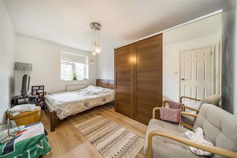 3 bedroom terraced house for sale, Elizabeth Fry Place, London SE18